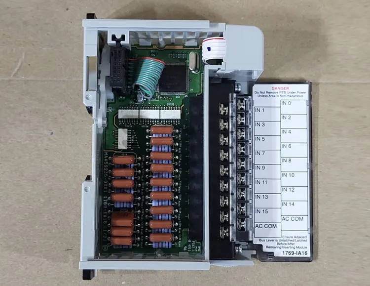 Pengawal logik boleh atur cara adalah asas teras automasi industri